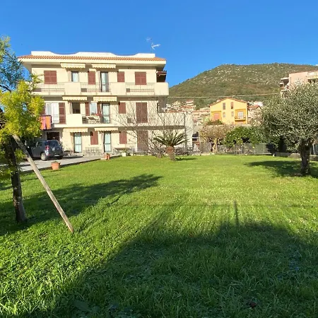 Apartahotel I Fiori Di Pietra *