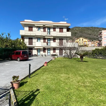 Apartahotel I Fiori Di Pietra *